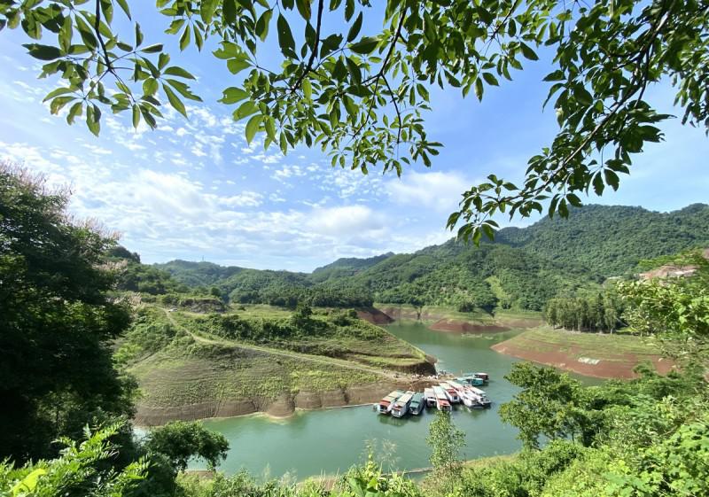 Hồ Hòa Bình, lựa chọn hàng đầu cho du lịch ngắn ngày - 5