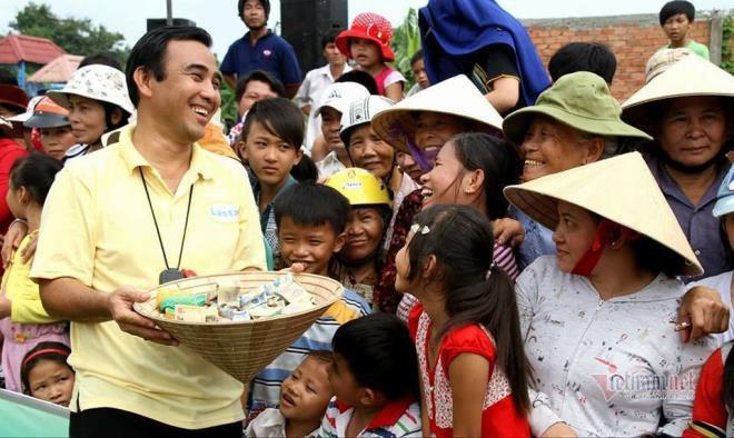 Đời nhiều thăng trầm, đi lên từ bế tắc của MC quốc dân Quyền Linh - 2