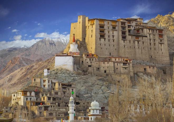 10 ngôi làng cheo leo vách núi đẹp nhất hành tinh - 7