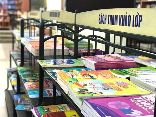 Hành vi ép buộc học sinh, phụ huynh mua sách tham khảo sẽ bị xử lý nghiêm - 1