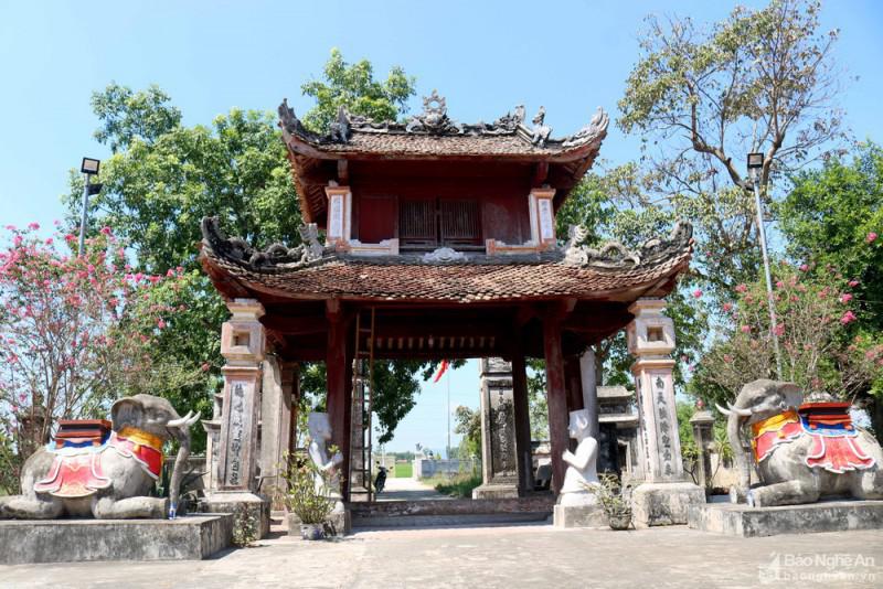 Vẻ đẹp độc đáo của ngôi đền cổ hàng trăm năm tuổi ở Nghệ An - 1