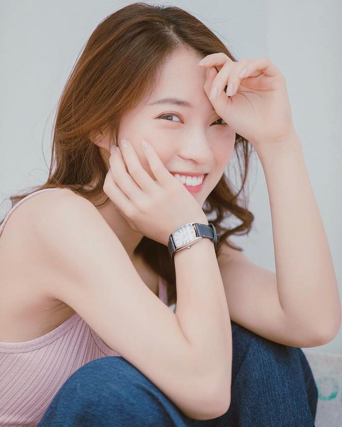 'Hot girl 7 thứ tiếng' Khánh Vy tốt nghiệp loại giỏi Học viện Ngoại giao - 1