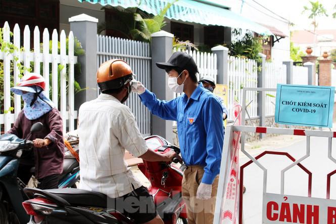 ‘Trắng đêm, xuyên ngày’ hỗ trợ các chốt chặn ở Đà Nẵng - 3