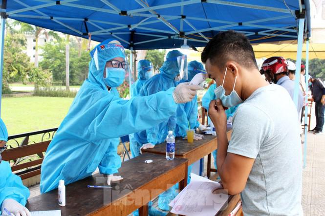 ‘Trắng đêm, xuyên ngày’ hỗ trợ các chốt chặn ở Đà Nẵng - 2