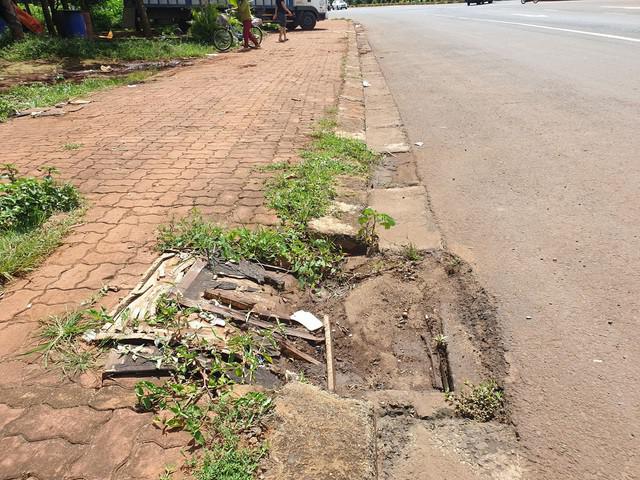Đường đầy “ổ voi” khiến dân gặp nạn: Sẽ sớm sửa chữa? - 3
