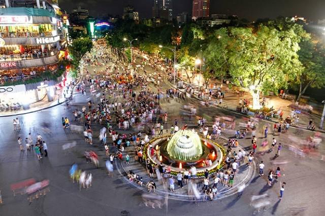 Hà Nội: Tạm dừng tổ chức lễ hội và hoạt động đông người tại phố đi bộ - 1