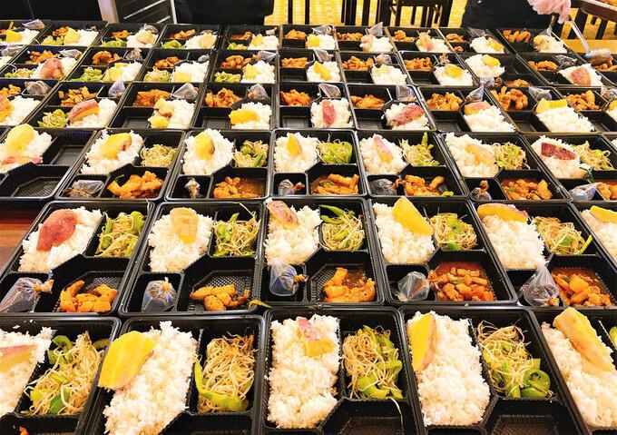 Những vị khách mắc kẹt góp cơm '5 sao' chống dịch ở Đà Nẵng - 2