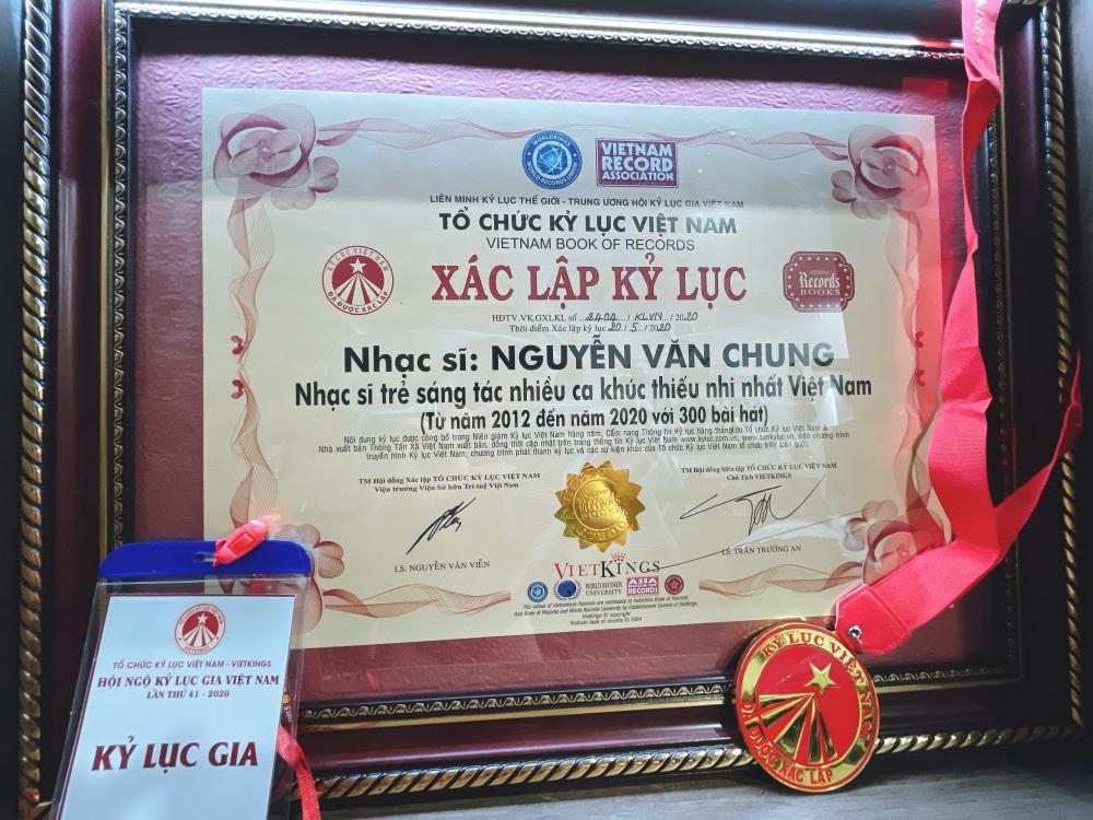 Nguyễn Văn Chung hạnh phúc khi nhận Kỷ lục Việt Nam cho sự nghiệp sáng tác - 5