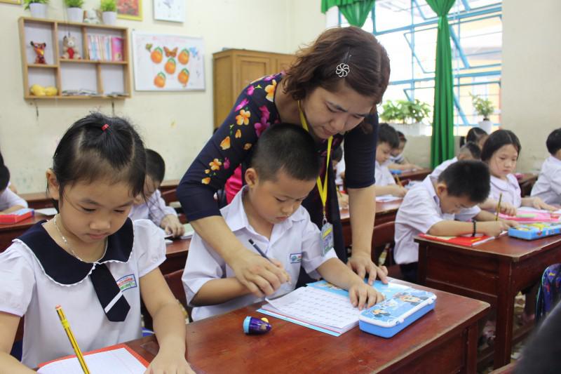 Nhà xuất bản phải chịu toàn bộ chi phí chỉnh sửa, bổ sung Sách giáo khoa Tiếng Việt 1 - 1