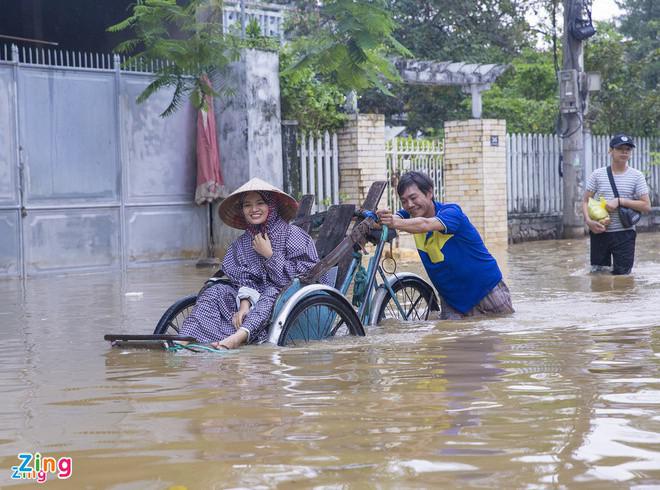 Thủy Tiên thông báo đã kêu gọi được 22 tỷ đồng sau 2 ngày - 2