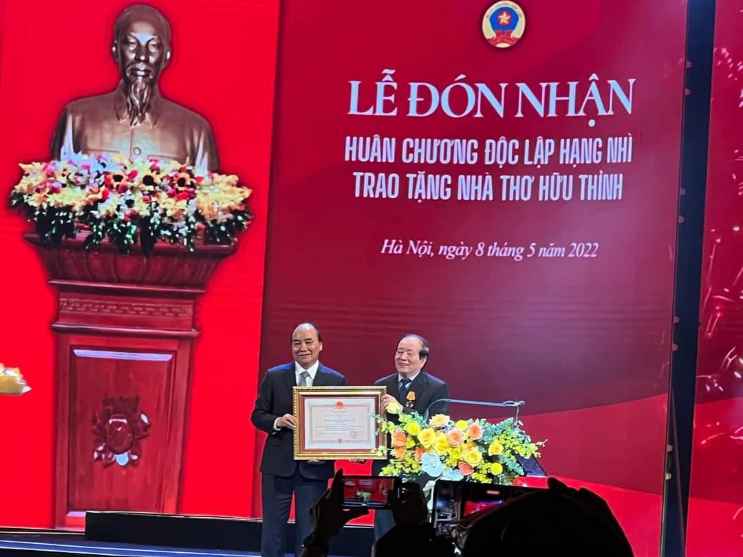Chủ tịch nước trao Huân chương Độc lập hạng Nhì cho nhà thơ Hữu Thỉnh - 1