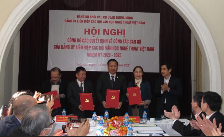 Hội nghị công bố Quyết định của Ban Thường vụ Đảng ủy khối về công tác cán bộ của Đảng ủy Liên hiệp các Hội Văn học nghệ thuật Việt Nam - 3