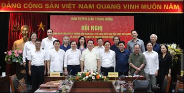 Khí thế mới, sức sống mới của Văn học nghệ thuật Việt Nam - 2