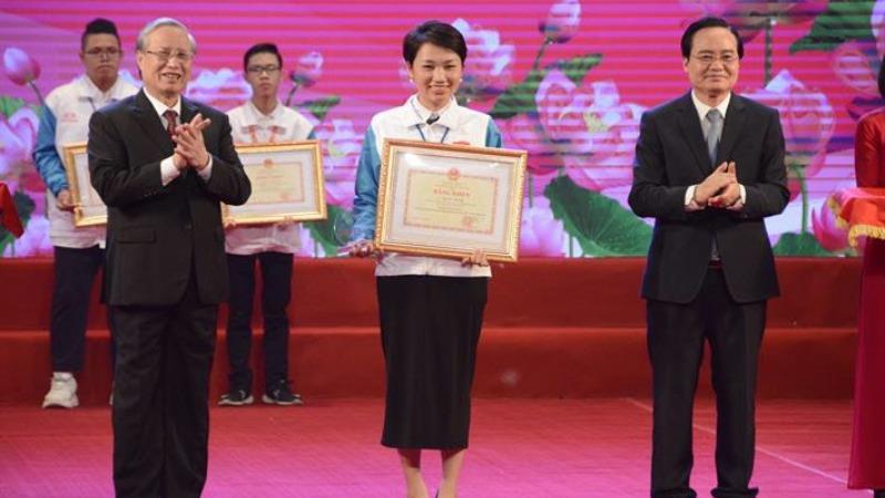 Bộ GDĐT trao giải Nhất cuộc thi &#34;Tuổi trẻ học tập và làm theo tư tưởng, đạo đức, phong cách Hồ Chí Minh&#34; 2020 - 1