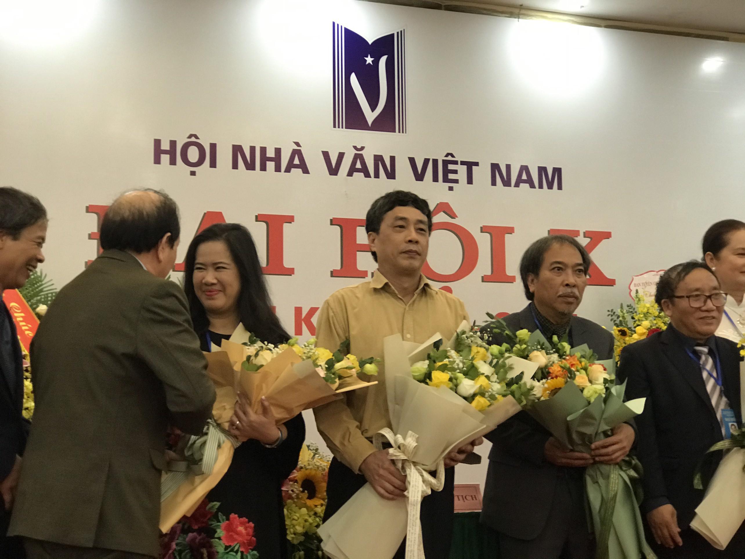 Tân chủ tịch Hội Nhà văn Nguyễn Quang Thiều: “Cuộc chuyển giao thế hệ rất đẹp, tôi không mong gì hơn thế” - 2