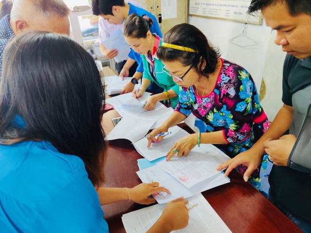 Người dân phấn khởi bỏ phiếu cho ý kiến về việc thành lập Thành phố Thủ Đức - 1