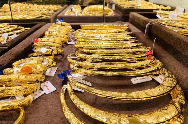 Giá vàng tăng mạnh tăng mạnh nhiều người tranh thủ chốt lời - 1