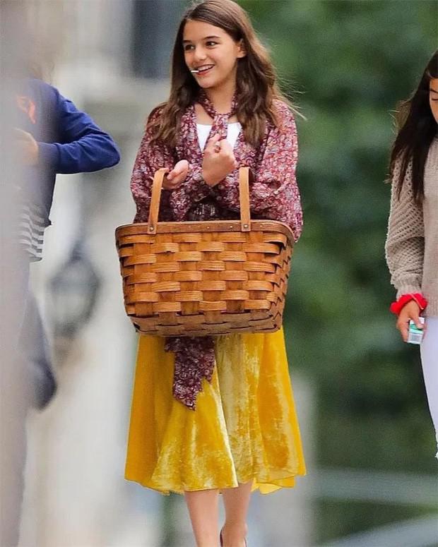 "Công chúa Hollywood" Suri Cruise càng lớn càng xinh đẹp rạng ngời - 4