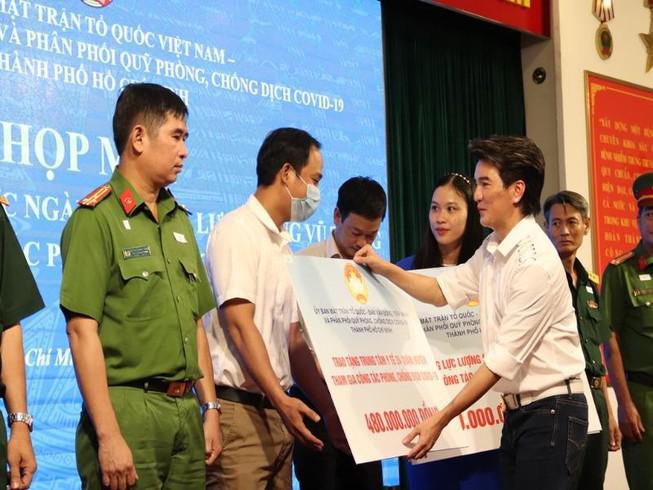 Tổ chức chương trình 'Tri ân lực lượng tuyến đầu tham gia phòng chống dịch COVID-19' tại TPHCM - 1