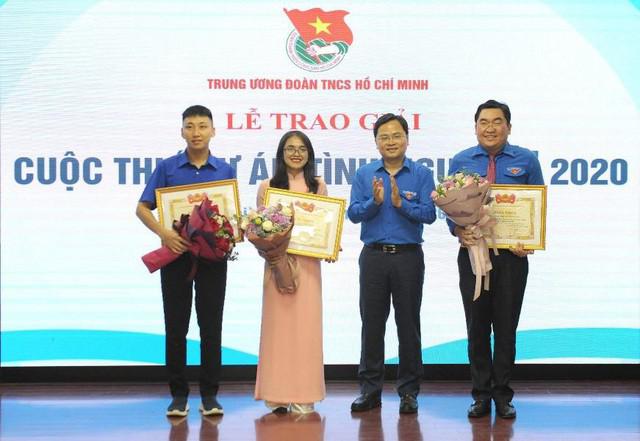 Cô giáo trẻ Hà Nội làm dự án vận động học sinh vùng cao mặc đồ lót - 2