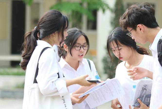 Thí sinh "lao đao" vì điểm thi đại học bùng nổ - 1