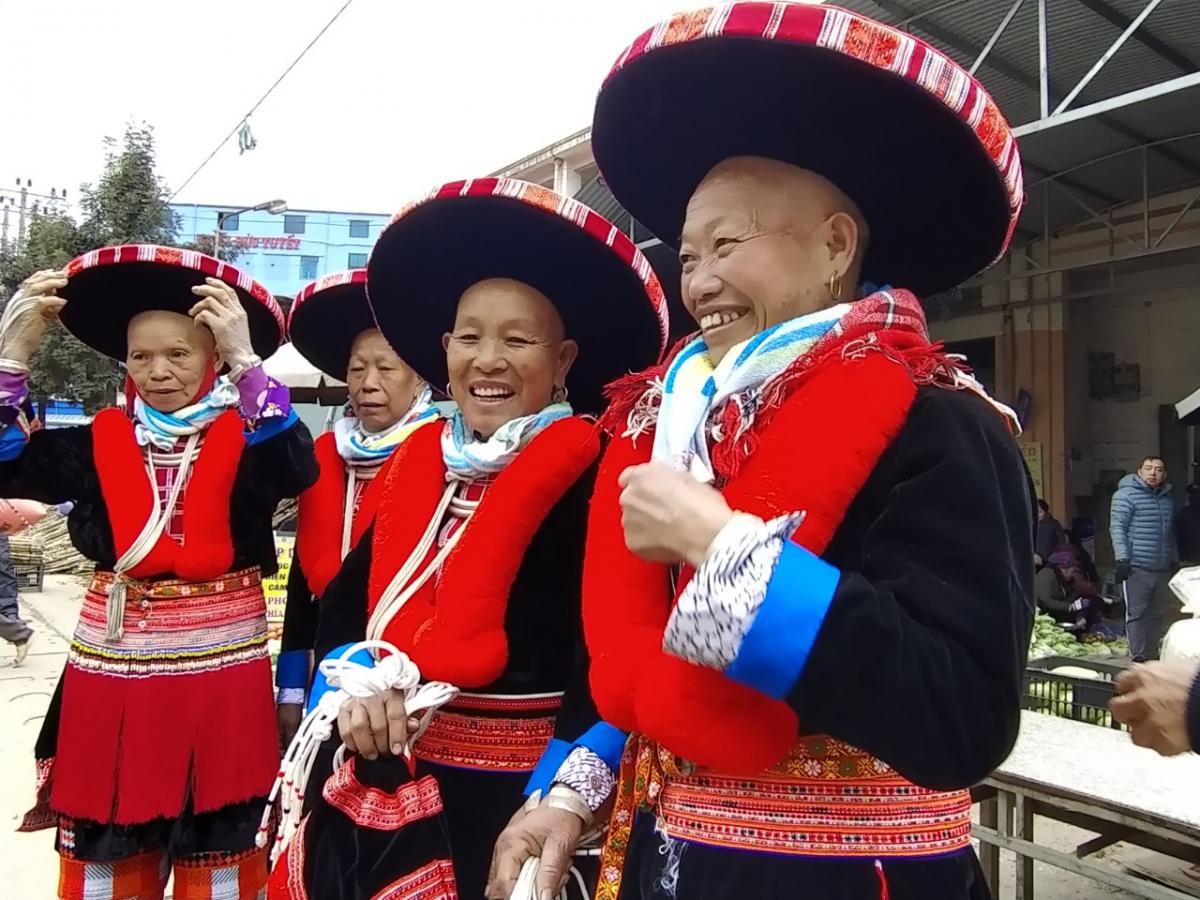 Độc đáo trang phục truyền thống của người Dao đỏ tại Cao Bằng - 1