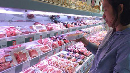 Vì sao người tiêu dùng không mặn mà với thịt lợn nhập khẩu? - 1