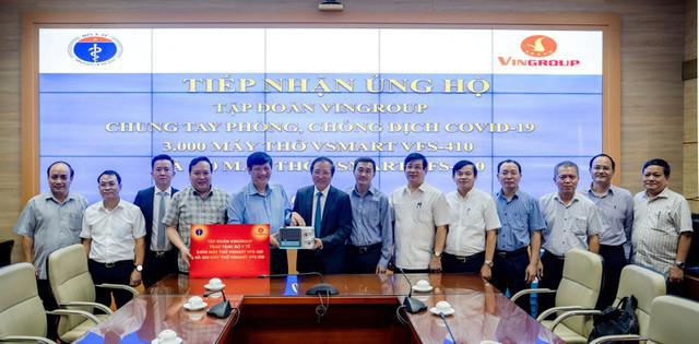 Vingroup trao tặng 1.700 máy thở xâm nhập và tài trợ hóa chất cho 56.000 xét nghiệm Covid-19 - 1