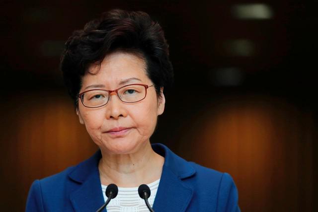 Mỹ công bố trừng phạt Trưởng đặc khu Hong Kong và 10 quan chức khác - 1