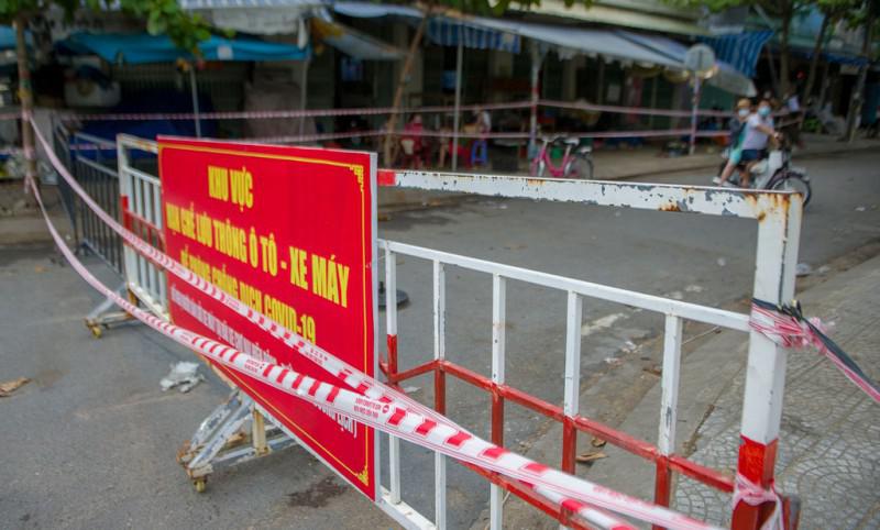 Phong tỏa khu chợ vì có 3 người mắc Covid-19 - 1