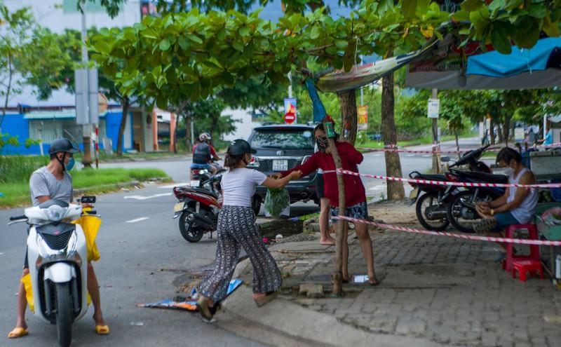 Phong tỏa khu chợ vì có 3 người mắc Covid-19 - 2