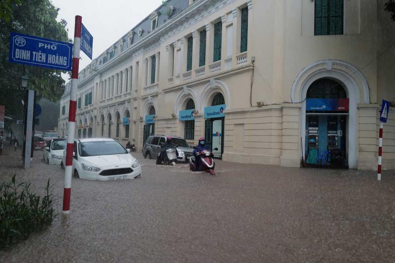 Chùm ảnh Hà Nội - "Phố cũng như sông" - 2