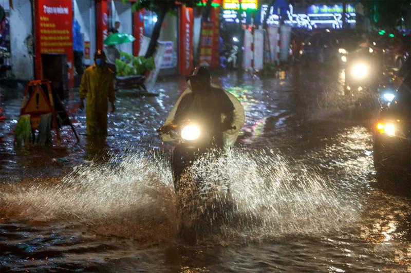 Chùm ảnh Hà Nội - "Phố cũng như sông" - 3
