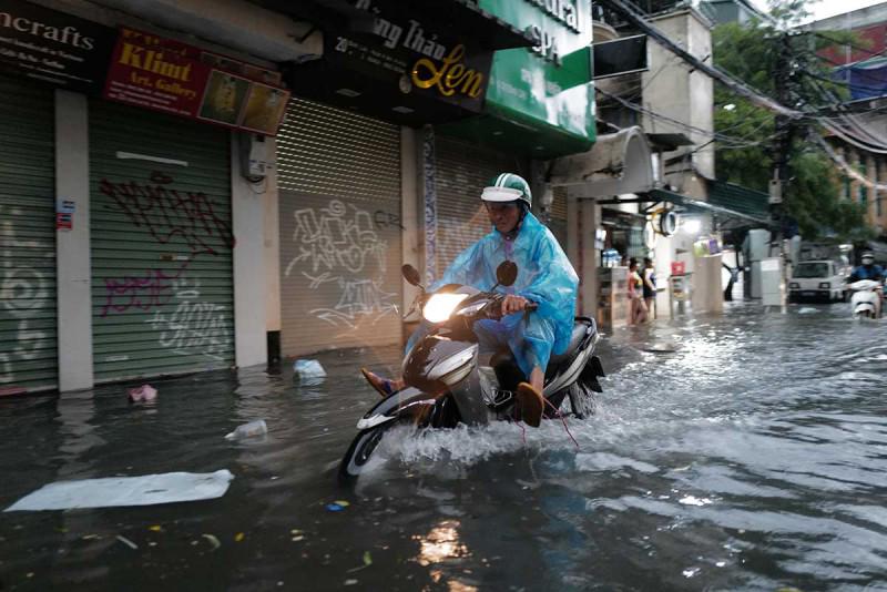 Chùm ảnh Hà Nội - "Phố cũng như sông" - 4
