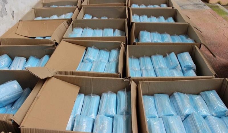 Phát hiện xe ô tô vận chuyển 75.000 khẩu trang y tế không rõ nguồn gốc - 1