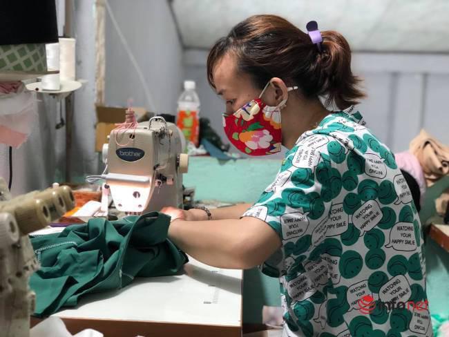 Phụ nữ Đà Nẵng bảo nhau may áo blouse hỗ trợ y bác sỹ chống dịch - 2