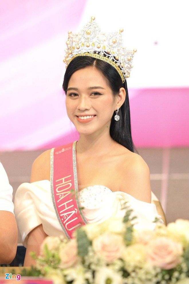 Tân Hoa hậu Việt Nam 2020 Đỗ Thị Hà lần đầu xuất hiện sau khi đăng quang - 2