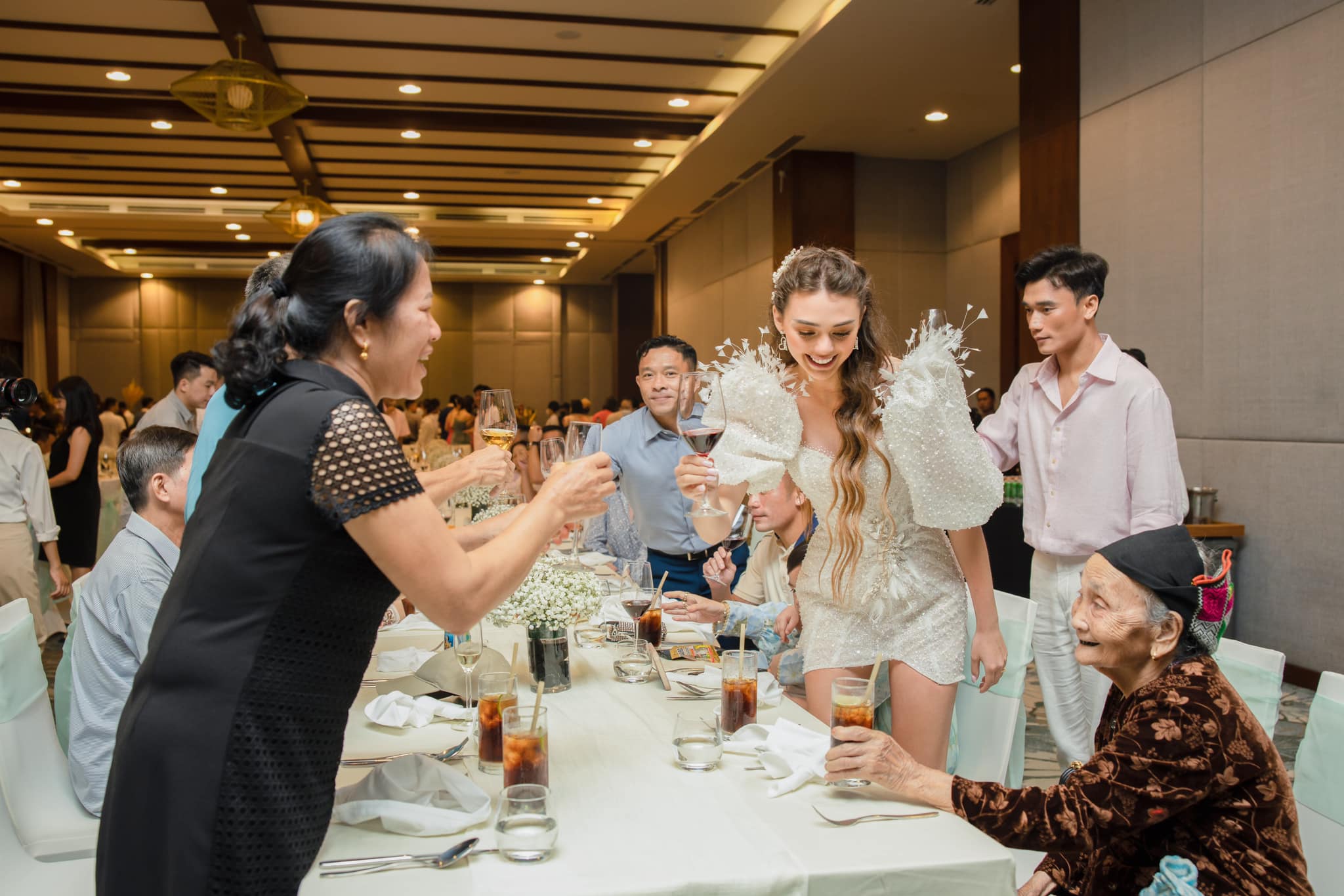 Vợ Tây của Bùi Tiến Dũng đăng &#34;ảnh hiếm&#34;, hé lộ mối quan hệ với nhà chồng - 3