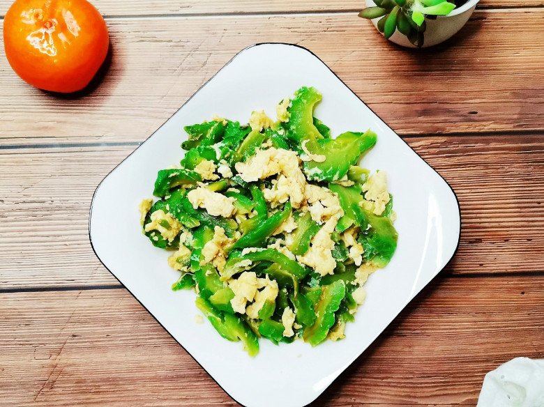 Xào mướp đắng đừng cho ngay vào chảo, ướp với thứ này món ăn hết ngay vị đắng giòn vui miệng - 1