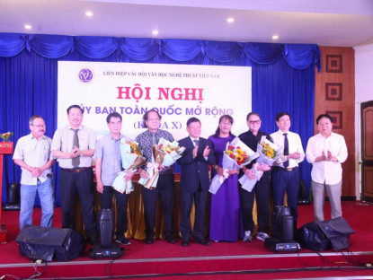  - Đoàn kết xây dựng Liên hiệp các Hội VHNT Việt Nam trở thành tổ chức chính trị - xã hội - nghề nghiệp vững mạnh toàn diện