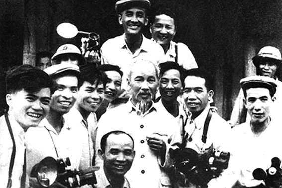 Tư tưởng Hồ Chí Minh từ điểm nhìn đời sống văn hóa nghệ thuật và nghệ thuật dân tộc - 2