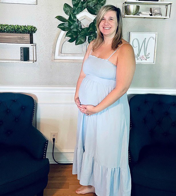 Đang mang bầu, mẹ choáng váng khi bác sĩ báo đã thụ thai thêm lần nữa - 1