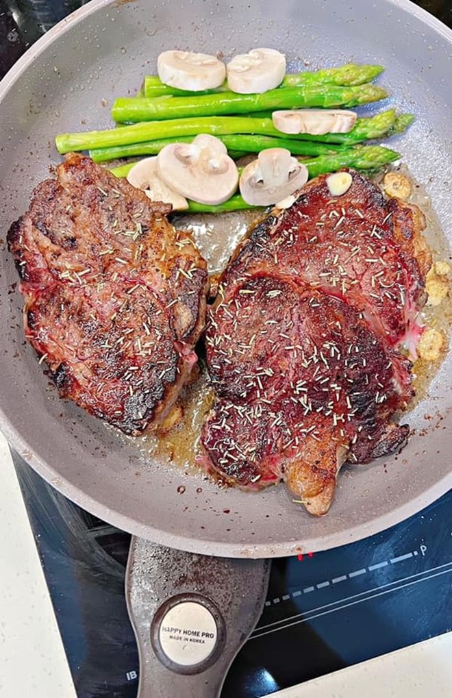 Tết Tây mẹ sốt con sốt đi cấp cứu, nữ diễn viên xinh đẹp vẫn hạnh phúc vì món "ngon nhức nách" chồng nấu - 3