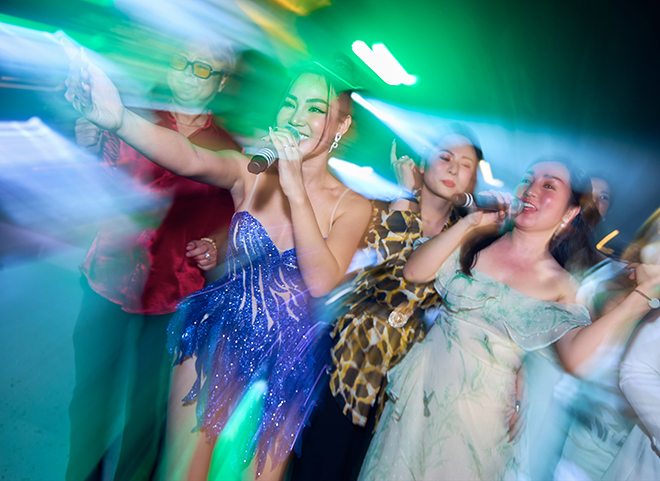 Đám cưới riêng tư trong biệt thự ven sông Sài thành của &#34;mỹ nhân Bolero&#34; và ông xã ngoại quốc - 4