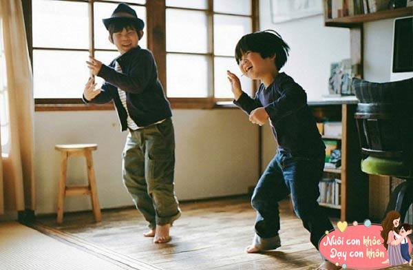 Trẻ thích bắt chước là tốt hay xấu? Bố mẹ hướng dẫn đúng, con dễ dàng có trí thông minh vượt trội - 4