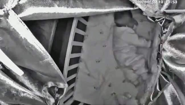 Mẹ chi 23 triệu đồng/10 giờ học cách rèn con tự ngủ, bé 3 tháng tuổi khóc ròng đến tử vong - 1