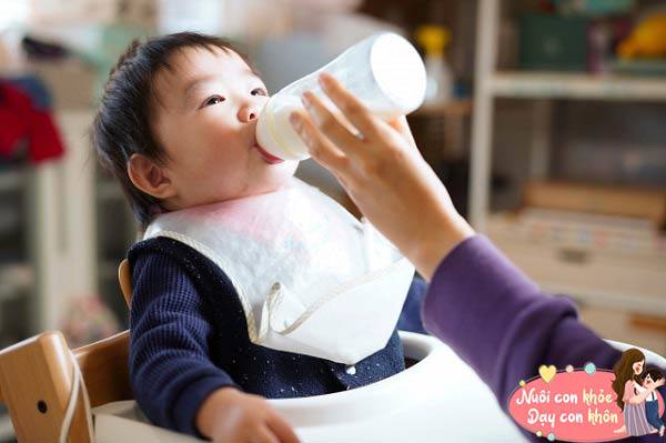 Tại sao bé bị tiêu chảy khi uống sữa bột? Chuyên gia chỉ ngay cách khắc phục - 3