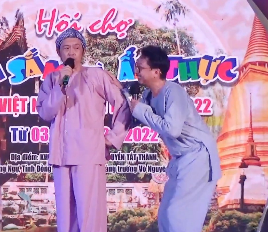 Xôn xao clip Hoài Lâm hát đám cưới ở Vĩnh Long, cha nuôi từng &#34;từ mặt&#34; được đối xử thế nào ở hội chợ? - 4