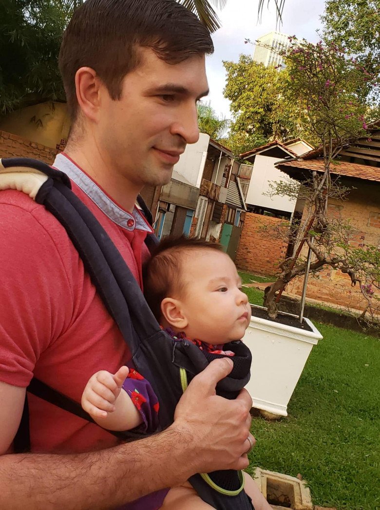 Mẹ Sóc Trăng mang bầu cứ nghĩ thoát vị ruột, con chào đời chồng Tây nhìn xong nói 1 câu ngỡ ngàng - 5