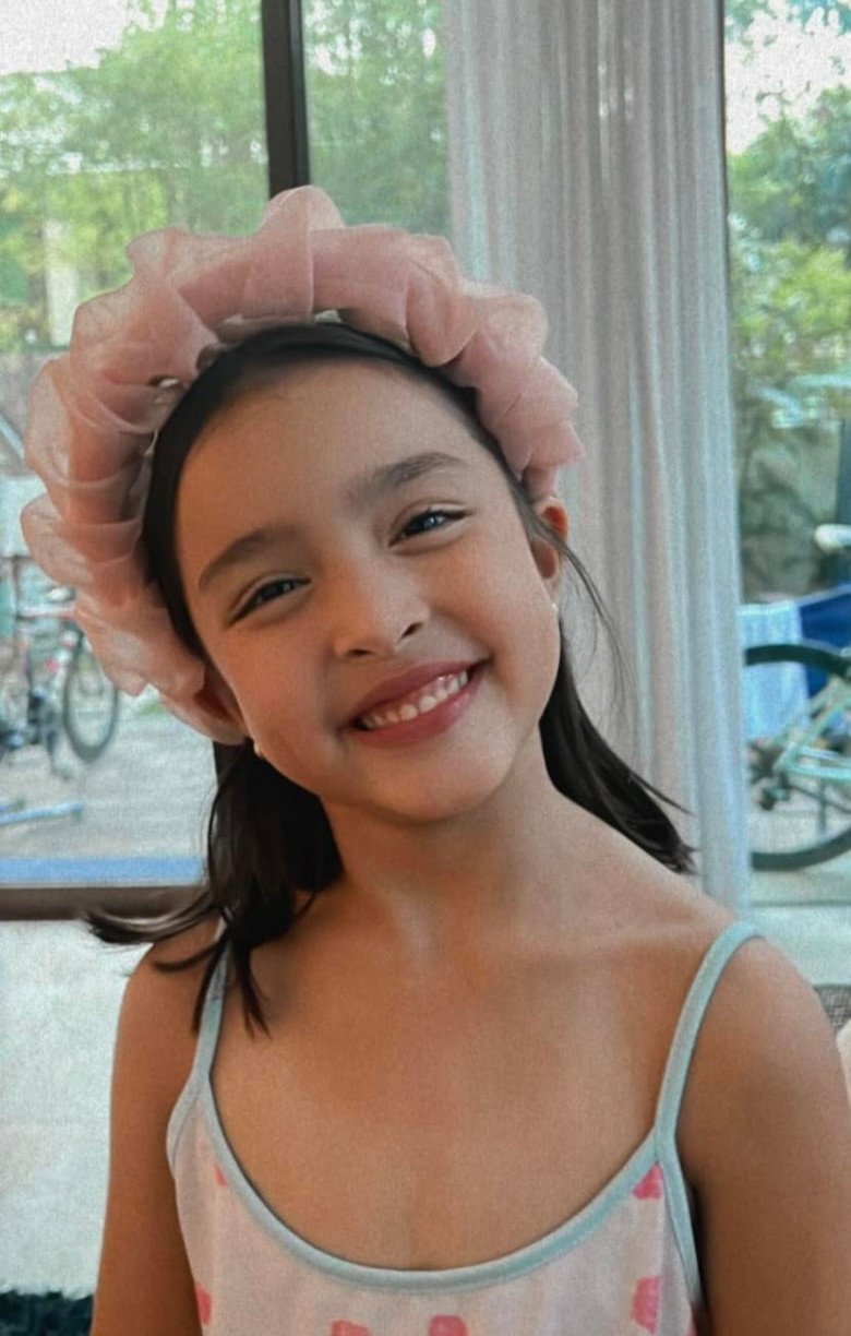 Chụp chung khung hình, con gái 7 tuổi có đôi mắt phượng xinh lấn át mỹ nhân đẹp nhất Philippines - 10